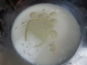 Oil making cool designs...