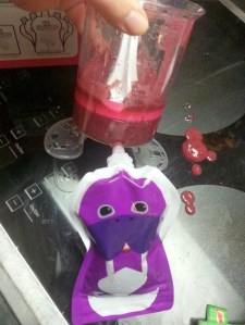 Once it is filled, I slightly leaned it back and took off the pouch. The smoothie doesn't leak out...